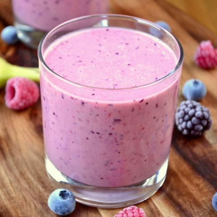 CINNAMON SPICED SMOOTHIE Ingredients 1 cup of spinach 1 cup of almond milk, unsweetened 1 cup frozen mixed berries 1 frozen banana 1 tbsp.