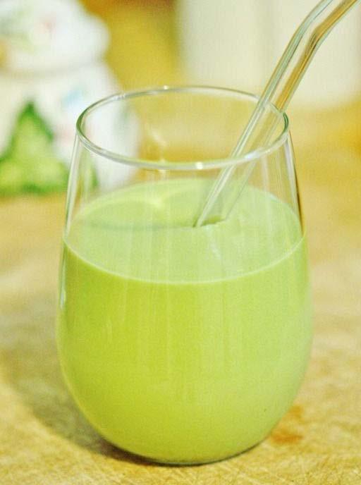 BREAKFAST BLEND Ingredients 1 pear 1 cucumber 1 lemon, juiced 2-inch piece ginger, peeled 1 cup of spinach 1 2 small crown broccoli 1
