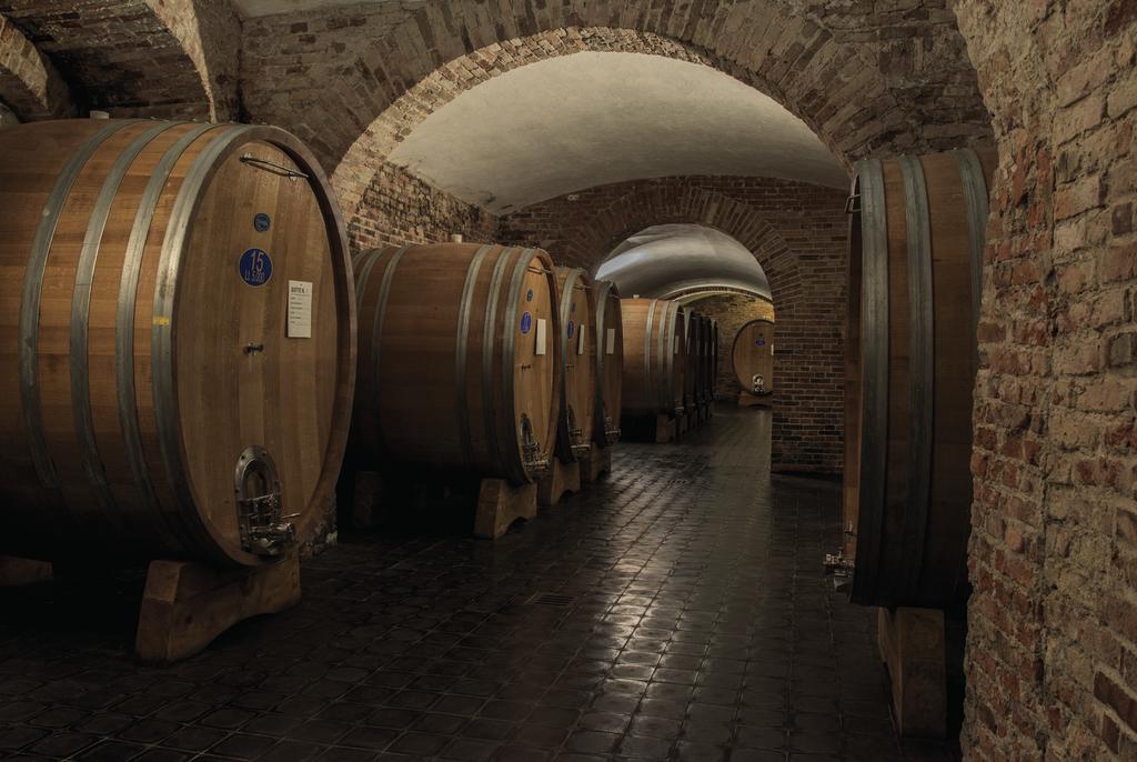 GAJA WINERY, BARBARESCO & BAROLO - PIEDMONT HARVEST REPORT 2015 BARBARESCO AND BAROLO - GAJA The winter in 2015 has been mild, followed by a rainy spring, which has provided a good amount of water to