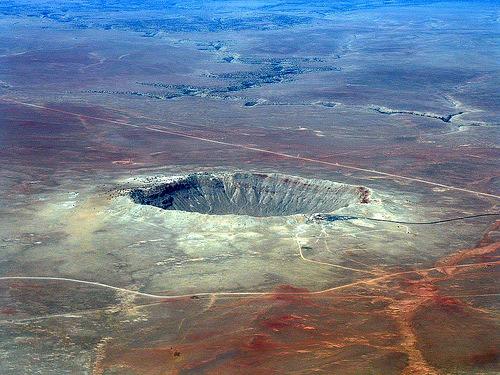 Slika 2. Barringerrov krater u Arizoni (slika preuzeta iz [1]) Udari poput onog 1908. u pokrajini Tunguska u Sibiru (impaktor oko 70-90m) se ponavljaju otprilike svakih 200 godina.