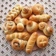Ingredients 300g strong white flour ½ x 5ml spoon salt 15g margarine 1 sachet of quick acting yeast (7g) 200ml warm water Bread rolls Milk for glazing Additional ingredients optional; E.g. cheese, cooked bacon, ham, sesame seeds, poppy seeds.