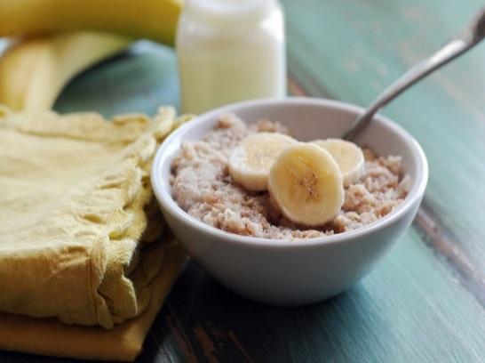 Overnight Banana Cinnamon Crock Pot Oatmeal Makes 6-8 servings 2 cups old-fashioned oats (not the quick cook kind) 3 1/2 cups water 2 cups milk of your choice 1 tablespoon cinnamon 2 tablespoons