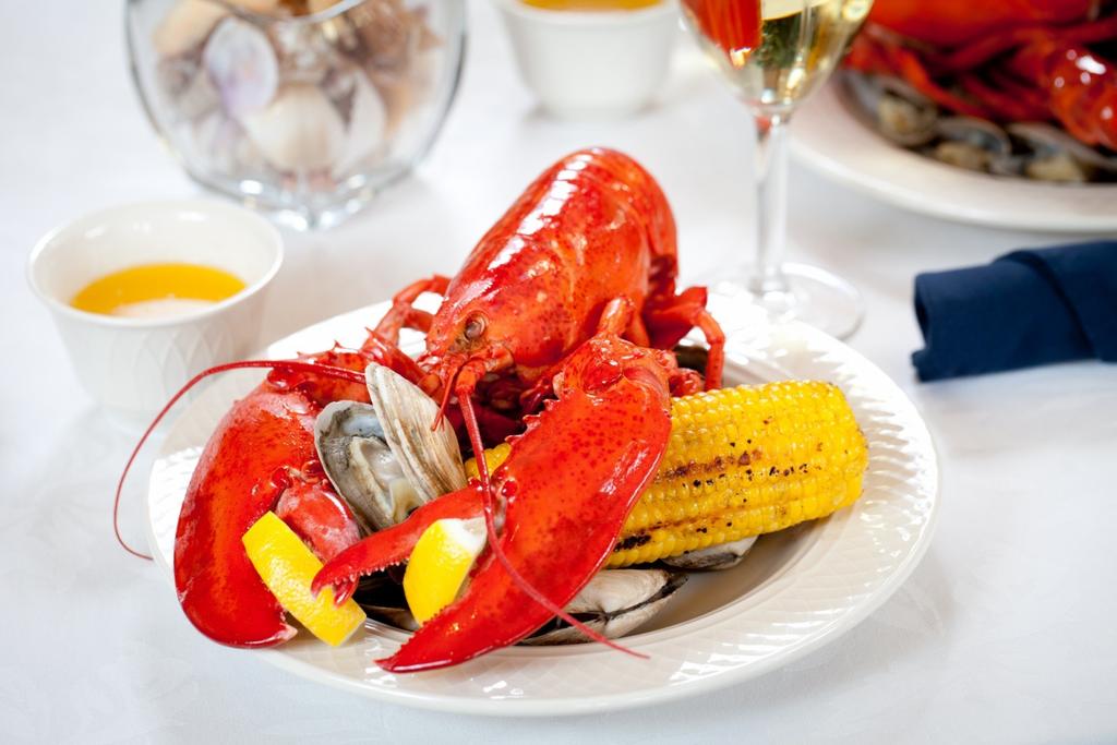 Traditional Maine Lobster Bake Available Served or Buffet Style Minimum of 30 Guests Market Price New England Clam Chowder Fresh Steamed Maine Lobster Grilled Sirloin Steak Summer Ale Steamed Clams