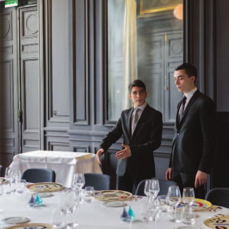 Private hire of one or more salons Restaurant Guy Savoy can accommodate groups from 8 to 30 guests for a seated meal.
