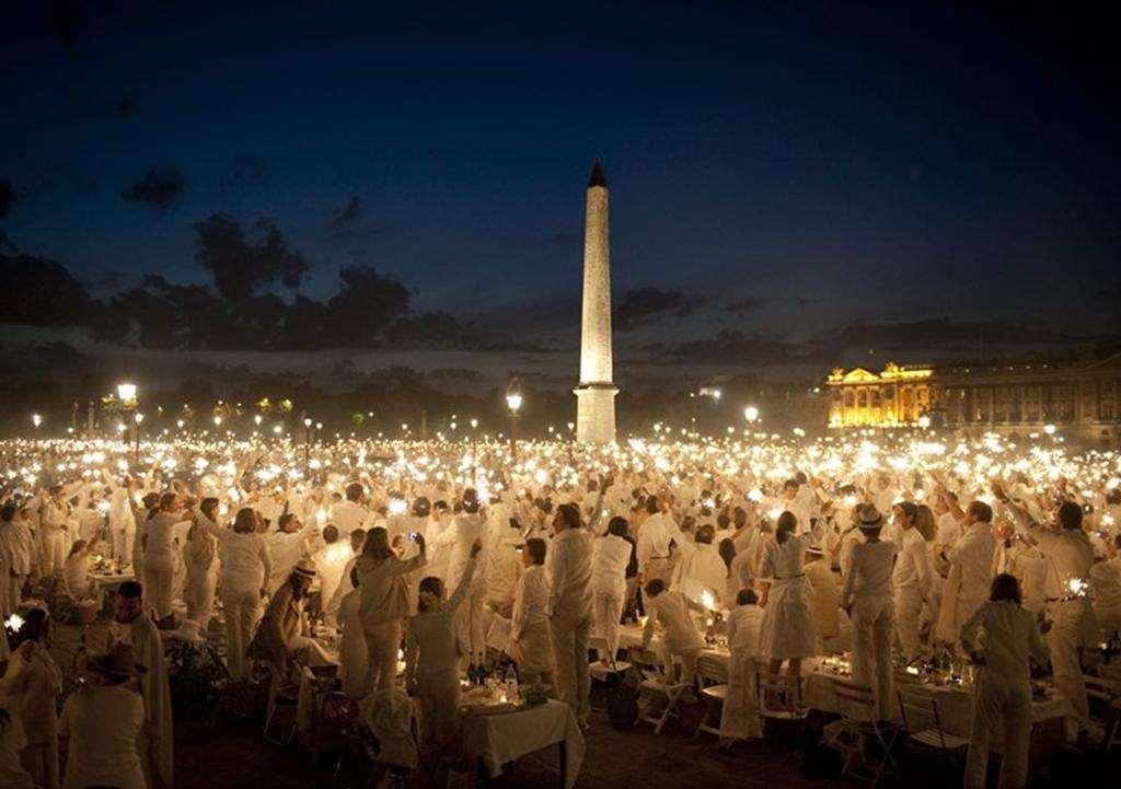 Information Letter #1 http://houston.dinerenblanc.info Date: Saturday, May 30, 2015 Meeting time: 5:30pm How are we getting there?: By charter bus.