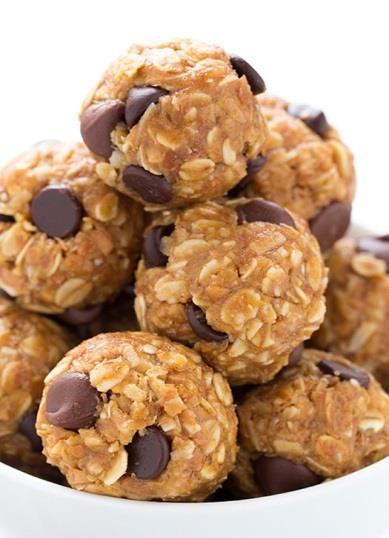 No-Bake Energy Bites 1 cup rolled oates ½ cup mini semi-sweet chocolate chips ½ cup ground flax seed ½ cup crunch peanut butter 1/3 cup honey 1 teaspoon vanilla extract Combine oats, chocolate chips,