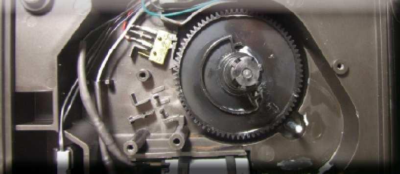 Loosen the screws as illustrated and remove the gearmotor cover.