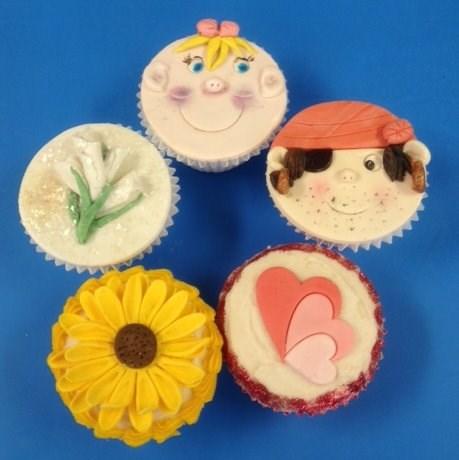 Great for men s, children s cakes - whatever you choose. Add a flower or a ribbon and turn your dragon into a lady.