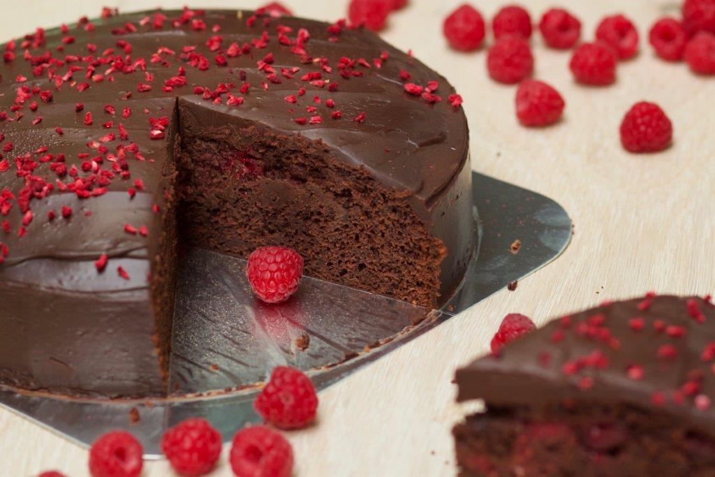 VEGAN CHOCOLATE & RASPBERRY CAKE 23cm dia. Serves 10 to 12 17.20 Fresh raspberries are folded into this luxuriously rich vegan chocolate cake to create a classic flavour combination.
