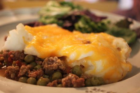Beef Shepherds Pie 2 pounds ground beef (browned) 1 medium onion (chopped 1 clove garlic (chopped) 1 can diced tomatoes 1 bag frozen peas 1 cup chopped carrots 2 tsp. oregano 1 tsp. salt 1/2 tsp.
