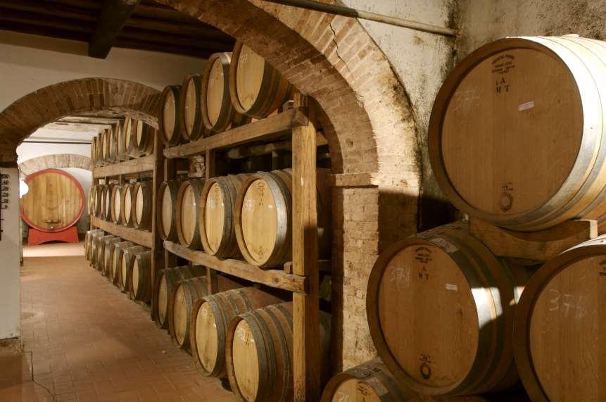 There is also a series of small oak barrels of capacities ranging from 5