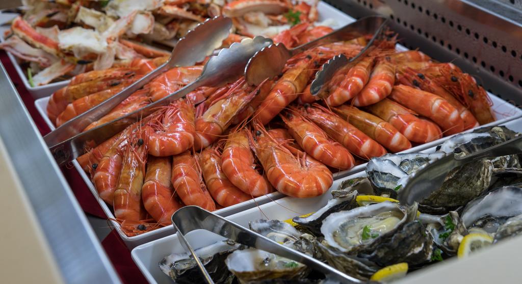 buffet menus Seafood Buffet $90 per person Hot Sumptuous Roast of the Day Chef s Selection of 3 Gourmet Protein Dishes Fresh Seafood Dish of the Day Signature Vegetarian options Crispy Seasoned Roast