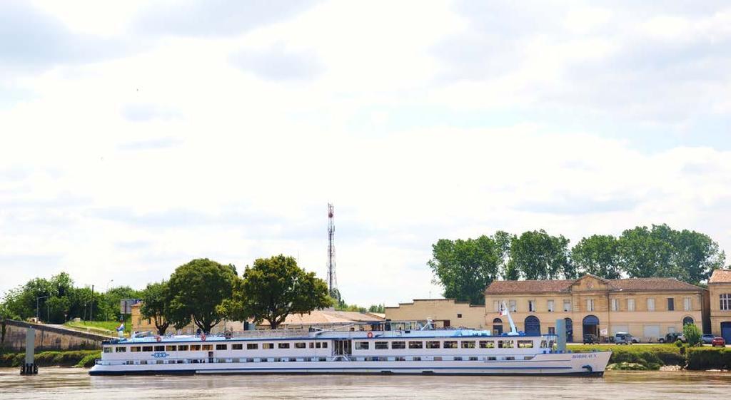 YOUR DAILY PROGRAM LIBOURNE SATURDAY Libourne Individual arrival and optional bus transfer from the train station at 2:00 p.m in Bordeaux to the mooring location of the boat in Libourne.