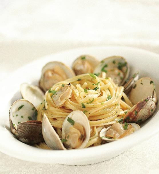 Linguine with Clams & Lemon-Garlic Oil For a foolproof method for removing the grit from clams, soak them in cold salted water (about 1 1 2 Tbs. salt for 1 qt. water) with 2 Tbs.