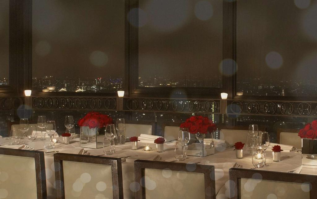 Festive PRIVATE DINING For the ultimate private setting, celebrate in style from the 28th floor of the London Hilton on Park Lane.