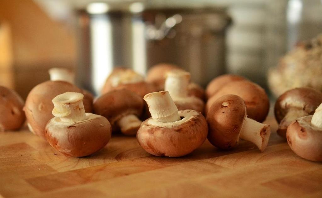 Mushrooms Per 1 cup (raw) serving: 15 calories, 1g net carbs, 2g protein, 0g fat Benefits: Mushrooms are