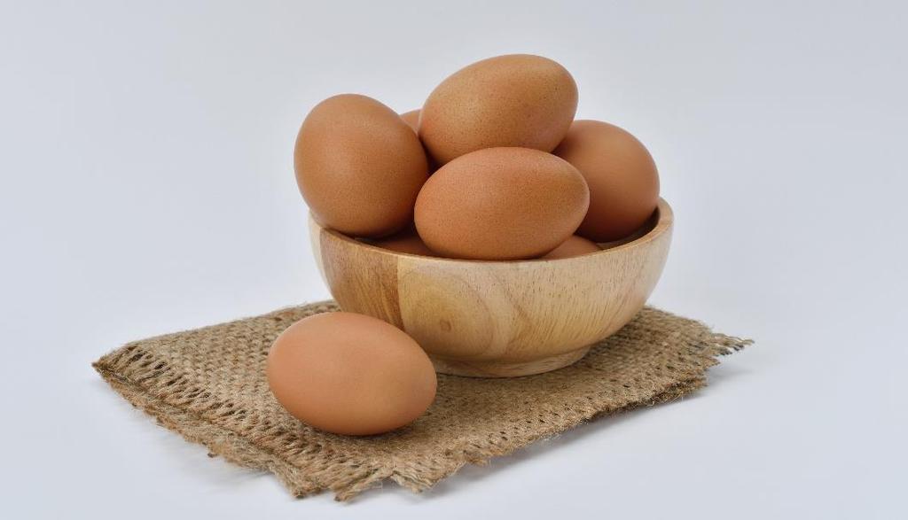 Eggs Per 1 egg serving: 77 calories, 1g net carbs, 6g protein, 5g fat Benefits: Eggs contains the perfect duo of satiating