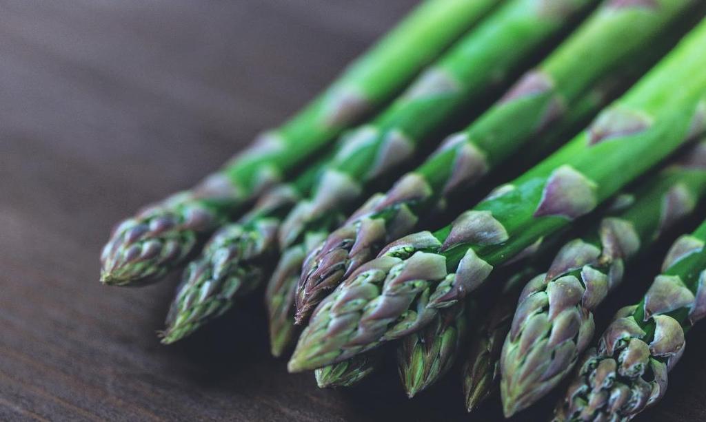 Asparagus Per 1 cup (raw) serving: 27 calories, 2g net carbs, 3g protein, 0g fat Benefits: Asparagus