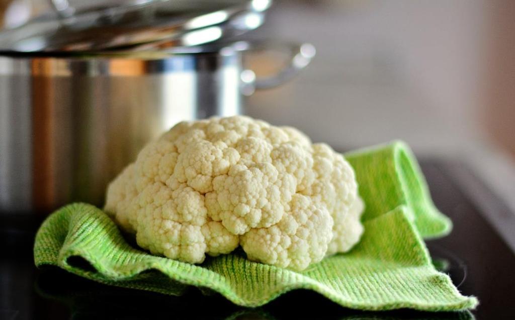 Cauliflower Per 1 cup (raw) serving: 25 calories, 2g net carbs, 2g protein, 0g fat Benefits: Provides more