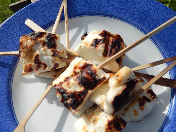 GRILLED HALLOUMI 1 pkt Halloumi 1. Cut into thick ½ slices. 2. Brush with oil. 3. Grill a few mins each side.