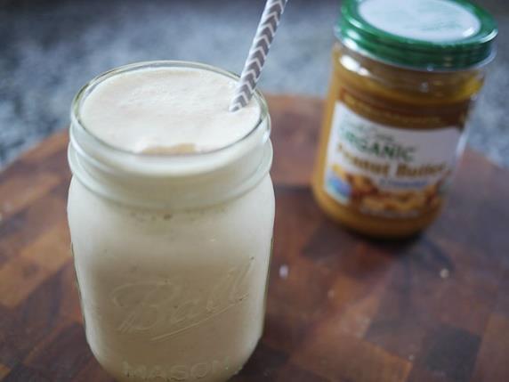 ½ tsp cinnamon 15 drops liquid stevia* 1/8 tsp almond extract 1/8 tsp salt 6-8 ice cubes INSTRUCTIONS Add all the ingredients to a blender and combine for 30 seconds or until you get a smooth