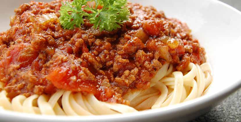 Cook once, eat twice Spag Bol/ChilLi 4 Splash of vegetable oil 1 clove of garlic, crushed or finely chopped 1 onion, very finely chopped 55g (2oz) mushrooms, quartered 350g (12oz) lean minced beef
