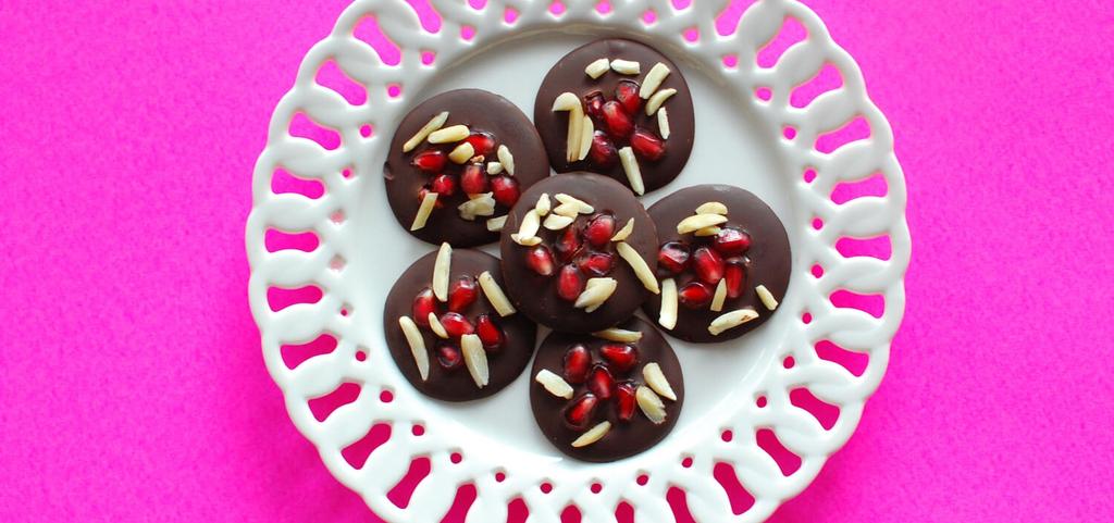 20 MINUTES Dark Organic Chocolate (at least 70% cacao) Pomegranate Seeds Slivered Almonds Fill one large pot with water and place a smaller pot inside. Bring to a boil then reduce to a simmer.