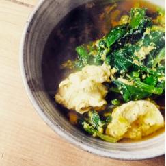HEALING GREENS SOUP Loaded with good for you (and naturally slimming) ingredients, not to mention loads of dark leafy greens, this soup will get you back in track after a weekend of indulgence in no
