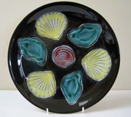 91 Cream and pale green ST CLEMENT oyster plate with