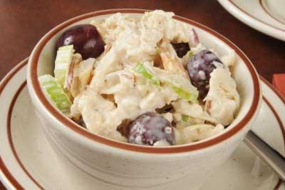 Cheats Greek Chicken Salad Serves: 3 300g Cooked Chicken Breast, diced 25g Onion, finely chopped 1 tsp Lemon Juice 30g 0% Greek Yogurt 60g reduced-fat Houmous 100g Pitted Black Olives 60g crumbled