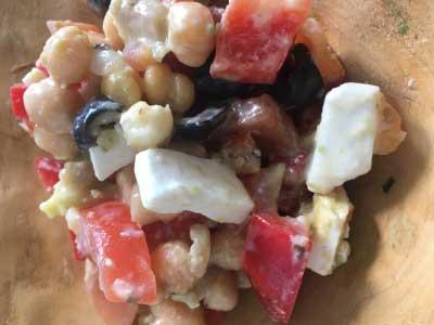 Chickpea & Feta Salad Serves: 4 400g tin Chickpeas 100g Feta, cubed 3 Tomatoes, chopped 8 Pitted Olives, chopped 1 Avocado, chopped 1 Pepper, deseeded & chopped 1 tsp Sea Salt 1 large
