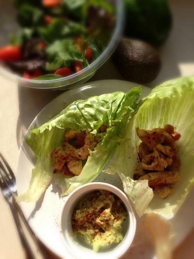 Chicken & Pineapple Wraps Serves: 2 200g Chicken Breasts, in strips 8 Pineapple Slices* ½ Onion, finely diced 2 tsp Garlic Powder 1 tsp Chilli Powder Large Lettuce Leaves to serve Sauce 2 tbsp