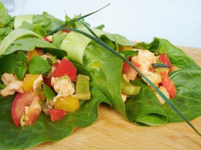 Kickstart Lettuce Wraps Serves: 2 85g frozen Peas, cooked, refresh in cold water 85g tin Tuna, drained 1½ tbsp low fat Natural Yogurt ½ Red Pepper, chopped 1 Avocado, in small chunks 1 Lime, zest &