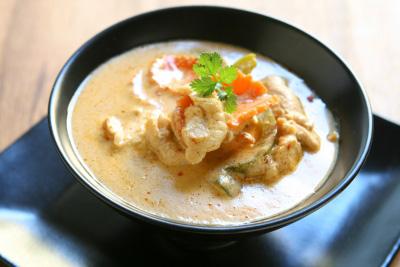 Chicken with Lime & Coconut Serves: 2 2x150g skinless Chicken Breasts, bite-size chunks 1 Lime, juice & zest 150ml reduced-fat Coconut Milk ½ tbsp Olive Oil 1 Green Chilli, chopped 1 tbsp Thai Fish