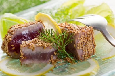 Super-Quick Tuna Serves: 1 200g Tuna Loin 1 tsp Olive Oil 2 tspsesame Seeds 1. Heat a non-stick griddle pan until very hot. 2. Rub tuna with oil & roll in sesame seeds.