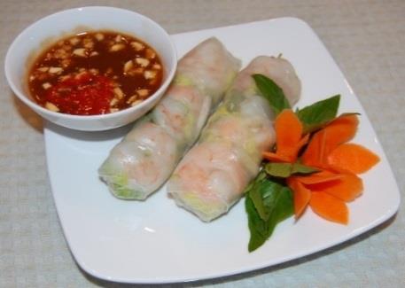 Appetizers - Khai V Spring Rolls - Go i Cuô n (2pcs), served with grinded peanuts and a