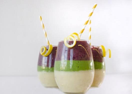 Healthy Triple-Layer Smoothie Makes 3 servings Total Time 15 minutes 3 cups banana chunks, frozen 1 20-oz.