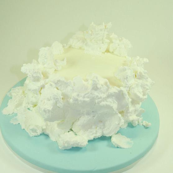milk 50g of powdered sugar 1 egg Cover: 400gr of sour cream 60gr of powdered sugar 1 sachet of vanilla 100gr of white