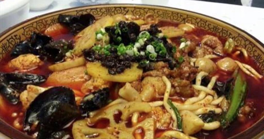 China Mini Hot Pot Spicy Hot Pot Seasoning Broccoli Fish