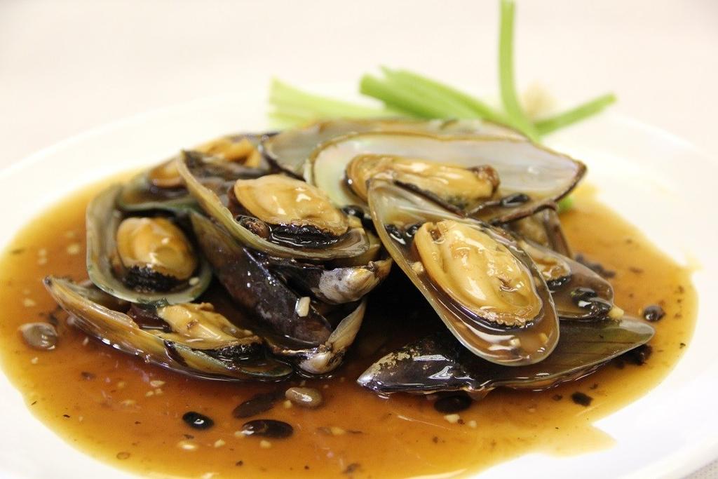 O Sauce in Birds Nest Stir Fried Mussels in Lao Gan Ma Chilli Sauce (8) Stir Fried Mussels in Black Bean Sauce