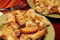 Chicken with Apples and Gorgonzola Cider Sauce 1 Put a large pot of salted water on to boil. Cut chicken breasts in half if too large, and pound to an even thickness. Sprinkle with salt and pepper.