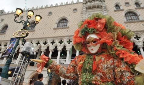 Good attendance in a central location the event takes place at the center of Macau s Cotai area and will be integrated in the Venetian Carnevale. We expect about 20,000 visitors in four days.
