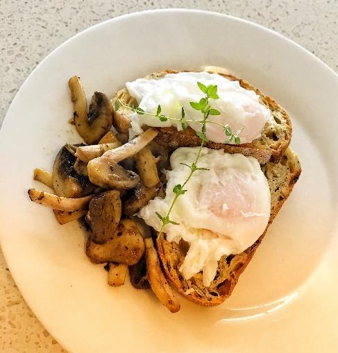 BREAKFAST Eggs and mushrooms on toast Vegetable and cheese omelette Prep time: 10-15min Prep time: 10-15min 2 x eggs (boiled or poached) 5 x mushrooms 2 x slices wholegrain bread Olive oil spray 2 x