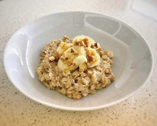 skim milk or milk alternative 1tbs cup mixed raw nuts/seeds Pinch cinnamon - Mash 1 of the bananas and mix in the egg, vanilla and cinnamon - Heat a pan to medium heat and spray with oil to coat -