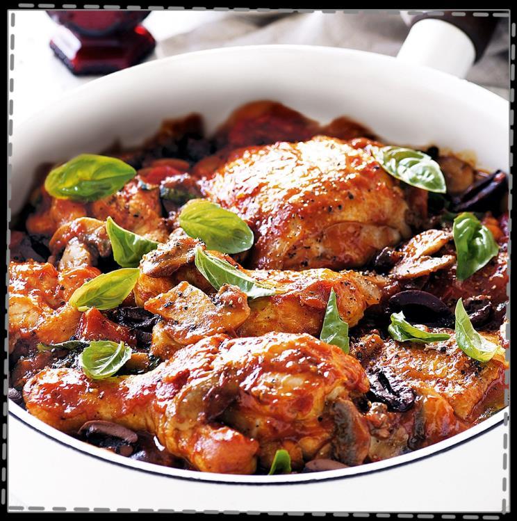 Easy Chicken Cacciatore Cook Time: 50 mins 4 thin-cut chicken breasts Olive oil 1/2 medium onion, diced 3 cloves garlic, peeled and crushed 4 ounces fresh green beans, ends trimmed 2 medium potatoes,
