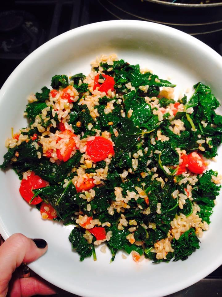 Sautéed Garlic Kale (Serves 3) 2 Large bunches organic hearty kale variety (not baby kale) 1-pint cherry tomatoes cut in half 4-5 cloves fresh garlic minced ½ teaspoon dried red pepper flakes 1