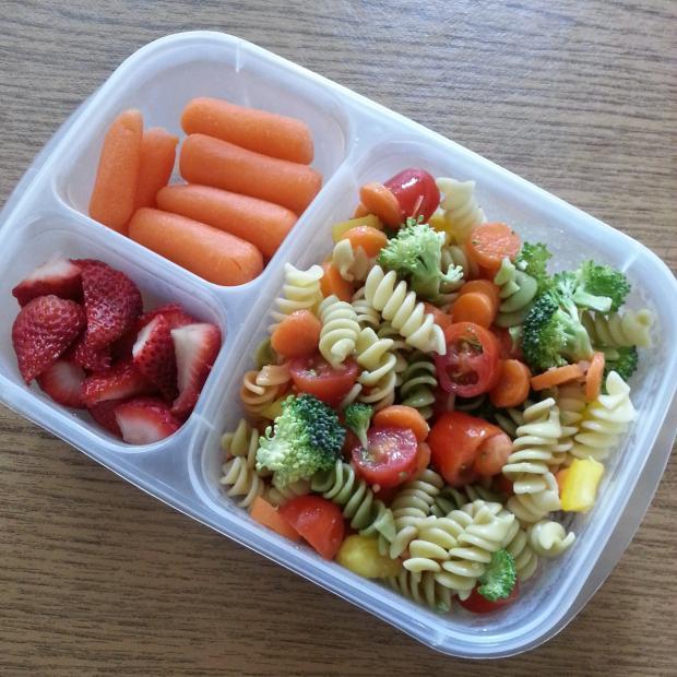Almost a Rainbow Pasta Salad 1 cup cooked pasta (spiral pasta shown) ½ cup colorful veggies (halved grape tomatoes, chopped carrots, chopped yellow bell pepper, and chopped broccoli shown) 2