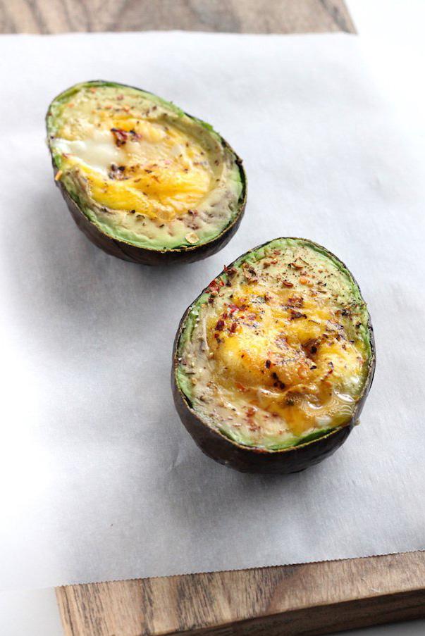 EASY BAKED AVOCADO & Egg Recipe Prep Time: 5 minutes Cook Time: 18 minutes Serves: 2 Servings 1 organic avocado, halved with pit removed 1 egg salt pepper your favorite seasoning -- I use Fajita
