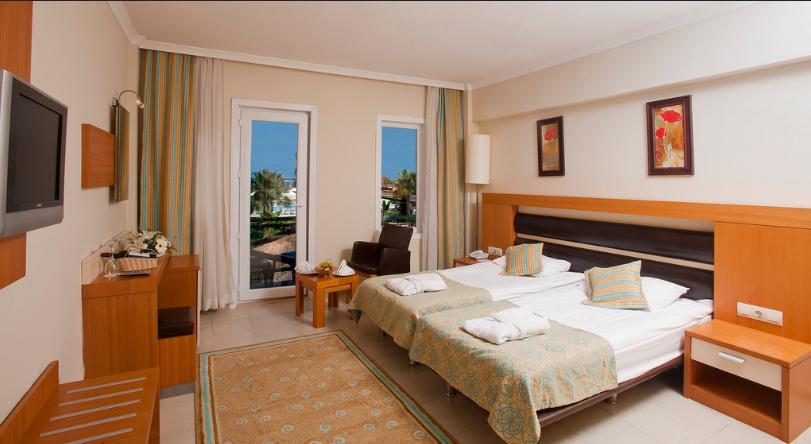 ROOMS LOCATION SPACE FEATURES STANDARD ROOM Garden view 19m2 251 rooms.