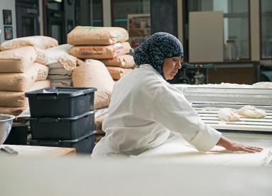 GIVE WITH STORY AND PURPOSE When you give bread from Hot Bread Kitchen, a nonprofit social enterprise organization in East Harlem, you invest in the future of women and small business.